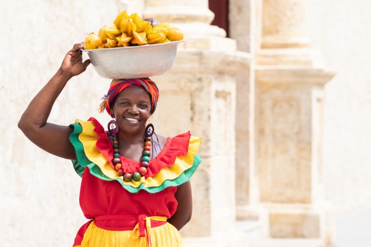 Vendeuse de fruits dans la vieille ville de Carthagène des Indes