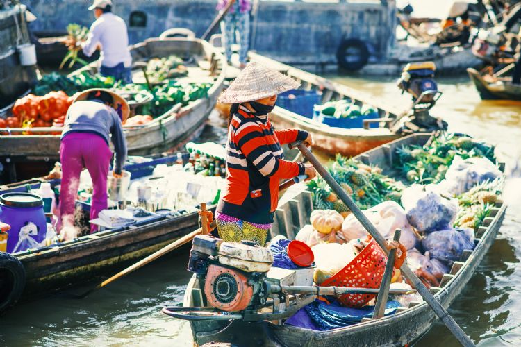 Marché flottant sur le delta du Mékong